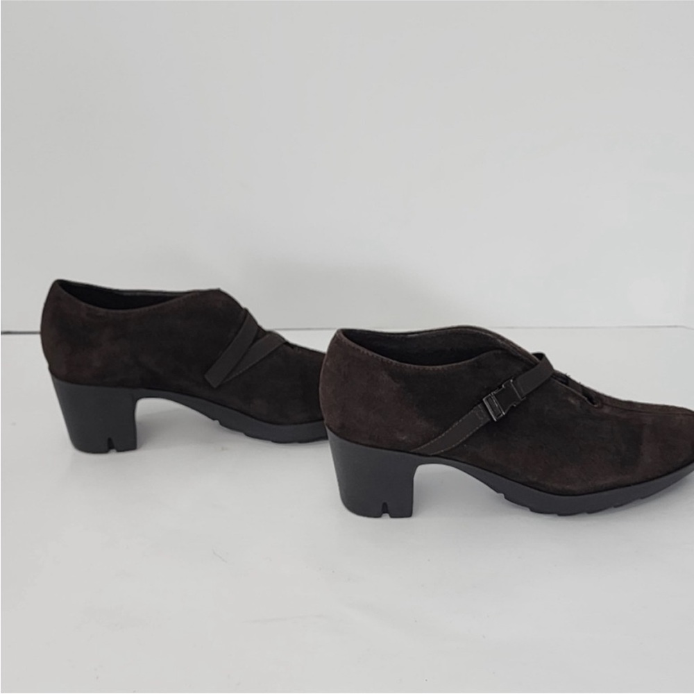 Munro brown suede booties. Wide width. Like new